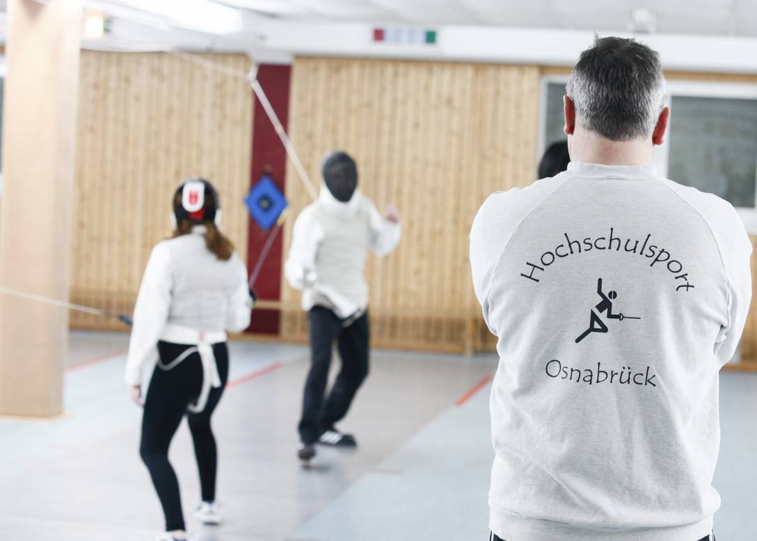 Fechter des Zentrums für Hochschulsport trainieren an der Universität Osnabrück