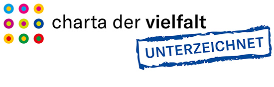 Punkte in unterschiedlichen Farben. Daneben der Schriftzug "Charta der Vielfalt: unterzeichnet"