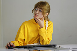 Thoughtful looking woman at a computer. Photo: Osnabrueck University /Reimar Ott